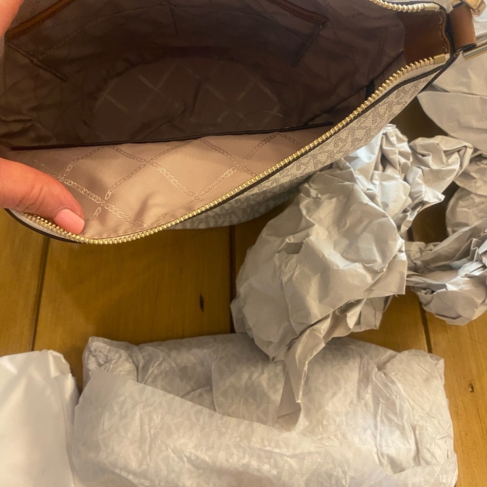 Michael Kors Cream Bucket Bag Brooke Vanilla NEW Authentic w tags dust bag 🎊 - Picture 15 of 15